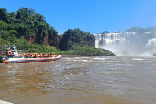 IGUA&Ccedil;U FALLS PARK + MACUCO SAFARI BOAT RIDE - BRAZILIAN SIDE
