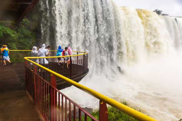 IGUA&Ccedil;U FALLS PARK + MACUCO SAFARI BOAT RIDE - BRAZILIAN SIDE