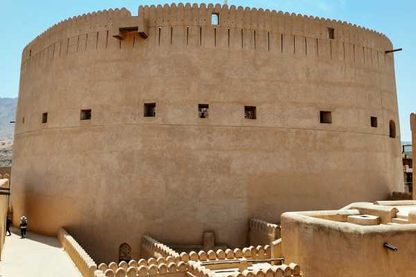 Public Holiday Explorer: Nizwa Region Edition