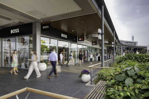 SHOPPING TOUR