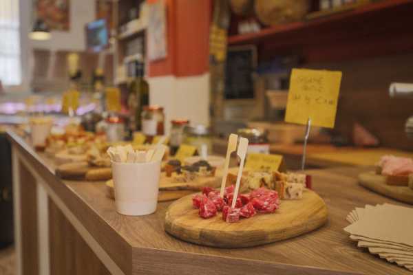 Degustazione vino e cibo in Bottega con Gioco Interattivo