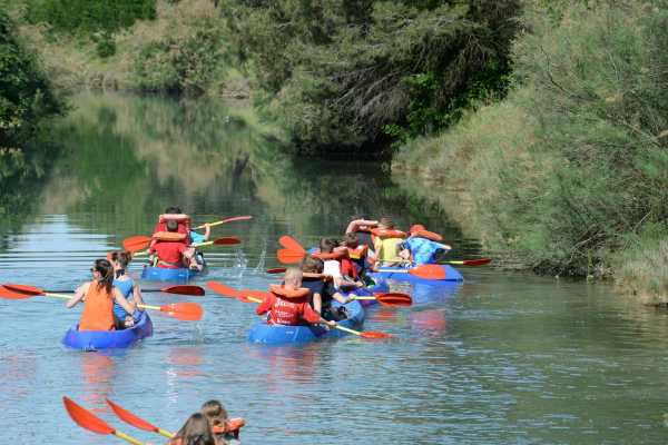 In canoa lungo il canale immissario della Salina