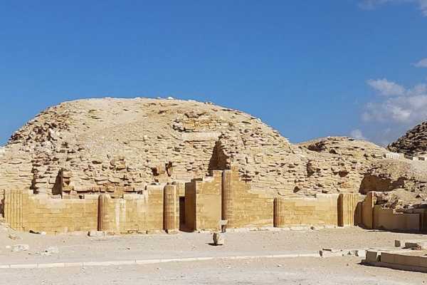 Tour to Giza Pyramids and Saqqara from Cairo