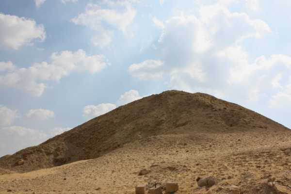 Tour to Giza Pyramids and Saqqara from Cairo