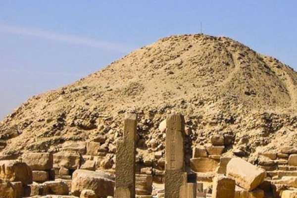 Tour to Giza Pyramids and Saqqara from Cairo
