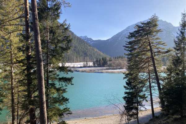 Wonderful 2 Lakes Hike in Nature Reserve