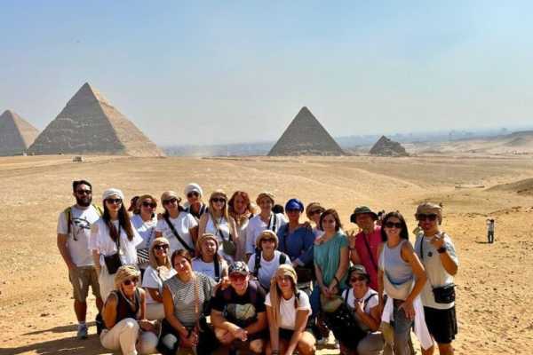 Tour to Giza Pyramids from Alexandria Port.