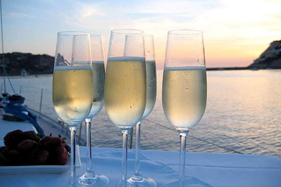 SailandPlay SLU 2 Hour SUMMER 2025 Luxury Sailing Catamaran Sunset Cava Cruise