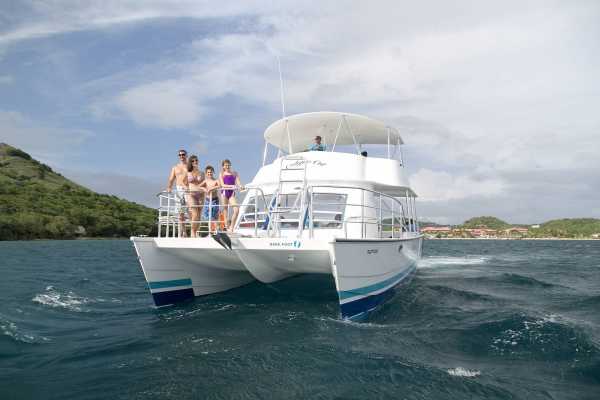 Cades Reef Sail & Snorkel Catamaran Tour