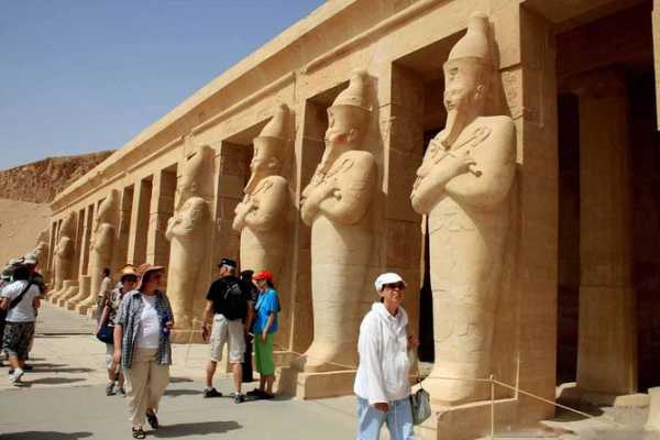 Private Luxor West Bank Tour &ndash; Valley of the Kings, Hatshepsut Temple & Colossi of Memnon