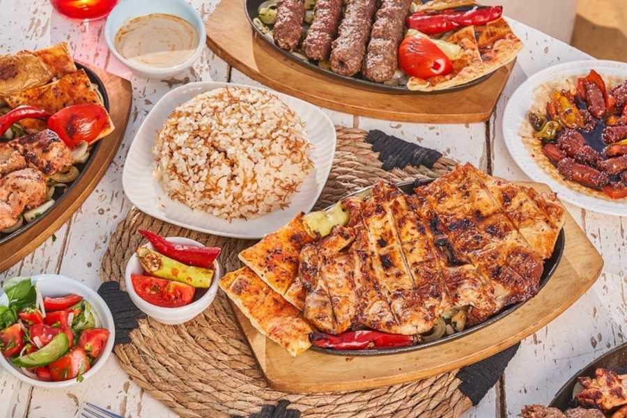 EMO TOURS EGYPT Seaside Lunch on the Red Sea