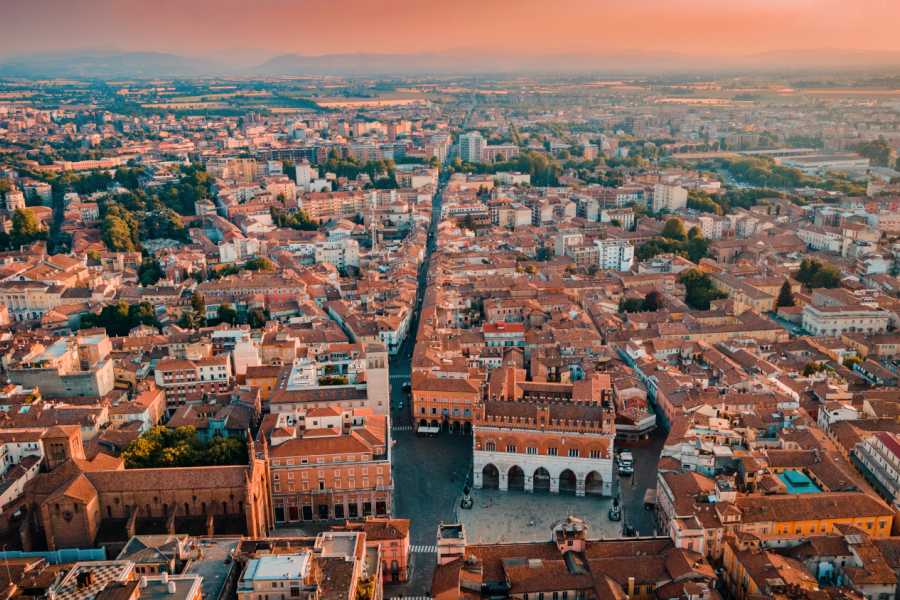 Itinere srl (ERW) PIACENZA A SORPRESA - Visita guidata in lingua italiana