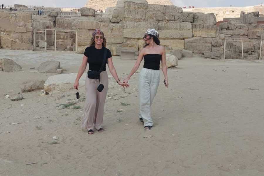 Deluxe Travel Private Layover Tour &ndash; Pyramids of Giza from Cairo Airport