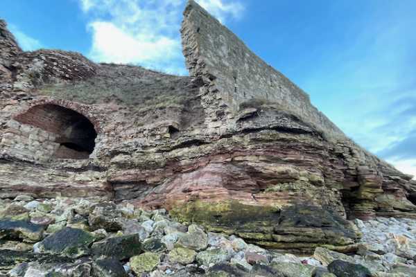 Gin 'On The Rocks': Coast, Geology & Climate-Positive Gin