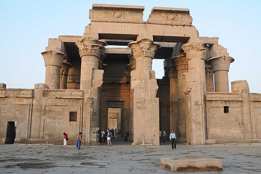 Marsa alam tours 4 Days Nile cruise from Aswan to luxor on Royal Liberty Nile Cruise