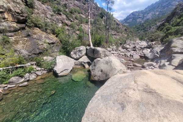 Kraxeln und Baden im Figarella Bach