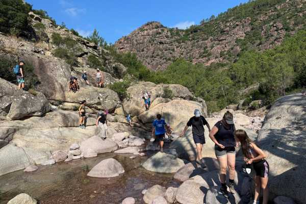 Kraxeln und Baden im Figarella Bach