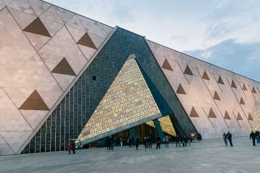 Egypt Tour packages Tur til Giza-pyramiderne og Det Store Egyptiske Museum fra Sharm el Sheikh i bil