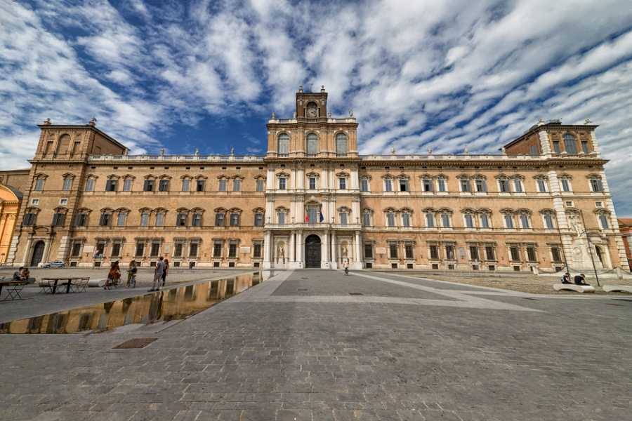 Modenatur Visita guidata del centro storico di Modena | Volontari per la vita