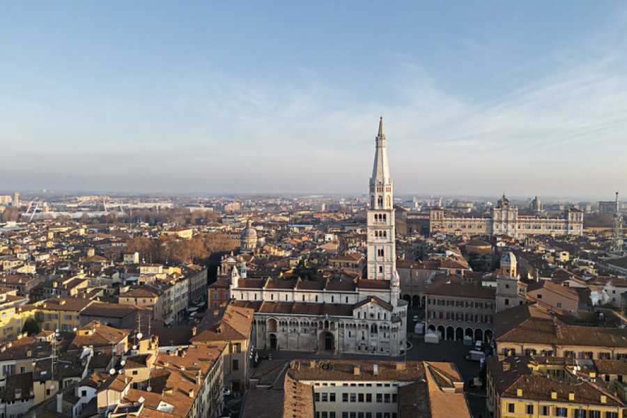 Modenatur Visita guidata del centro storico di Modena | Volontari per la vita