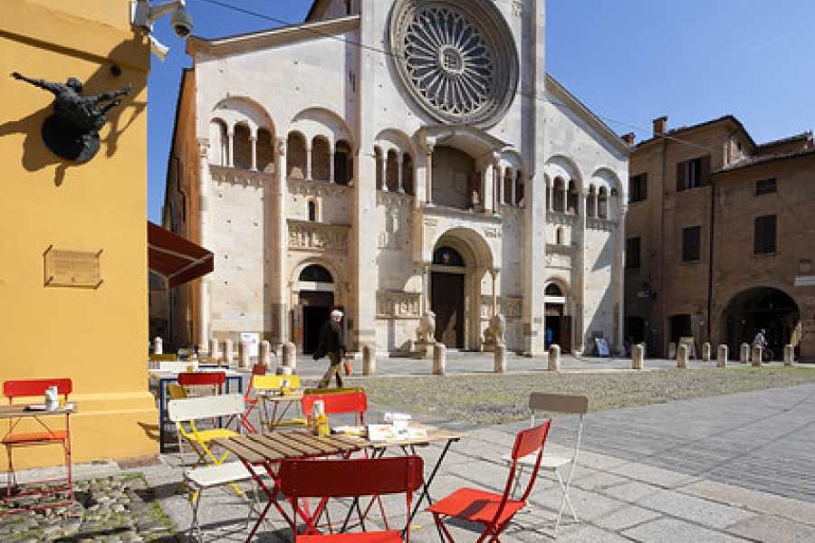 Modenatur Visita guidata del centro storico di Modena | Volontari per la vita