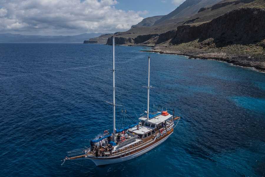 Destination Platanias Kissamoksesta Balokselle ja Gramvousaan Castello I -puualuksella