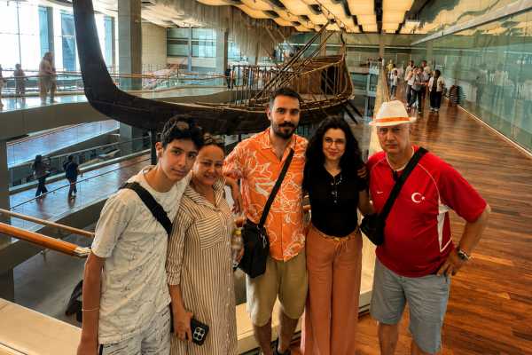 Private Day Tour with Guide to Giza Pyramids, Egyptian Museum, Khan al-Khalili