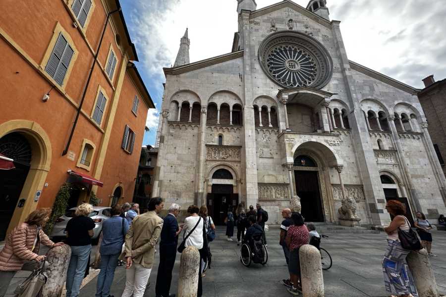 Modenatur Modena City Tour - Lento e Accessibile - 30 anni di Modenatur
