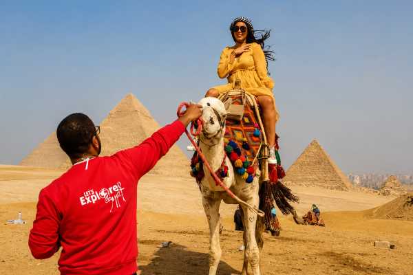 Sunrise Giza Pyramids Tour with Camel Ride