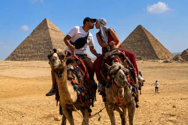 Sunset Giza Pyramids Tour & Dinner