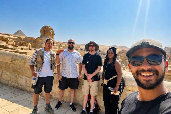 Giza Pyramids, Egyptian Museum & Khan El Khalili Tour