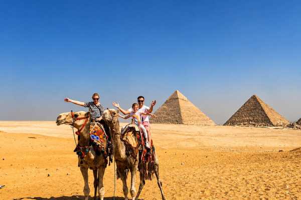 Giza Pyramids, Egyptian Museum & Khan El Khalili Tour