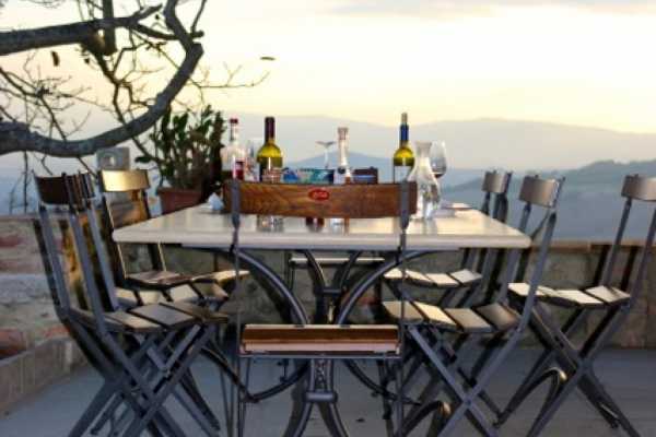 Hd 'Wine and Cheese Tour'.On Tuscan back roads