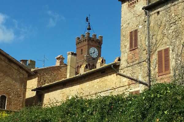 Hd 'Wine and Cheese Tour'.On Tuscan back roads