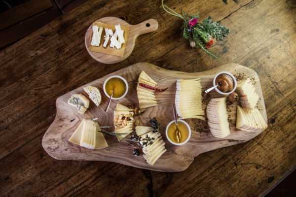 Hd 'Wine and Cheese Tour'.On Tuscan back roads