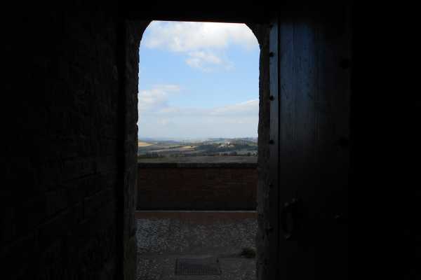 Hd 'Wine and Cheese Tour'.On Tuscan back roads