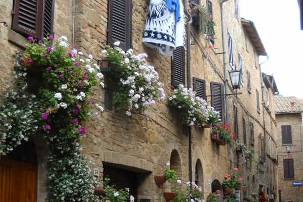 Hd 'Wine and Cheese Tour'.On Tuscan back roads