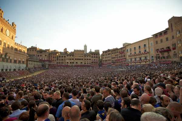 SIENA AND THE WORLD FAMOUS HORSE RACE