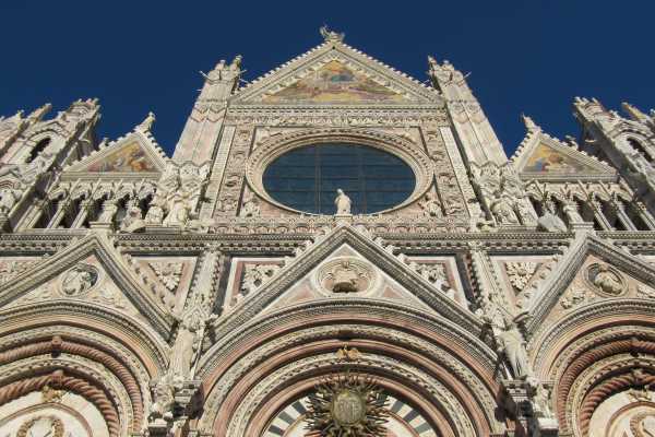 SIENA AND THE WORLD FAMOUS HORSE RACE