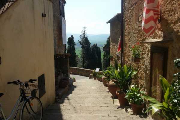 Fd  Tour Via Francigena - along ancient Pilgrims' Roads and small 'Borghi'