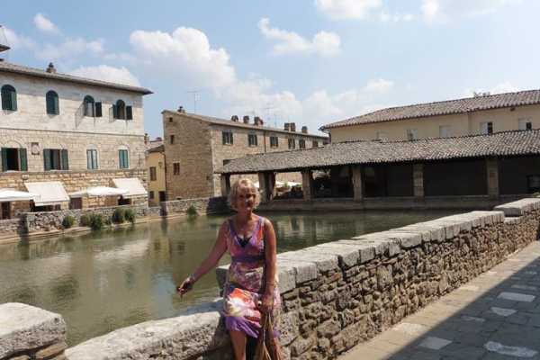 Fd  Tour Via Francigena - along ancient Pilgrims' Roads and small 'Borghi'