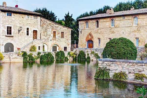Fd  Tour Via Francigena - along ancient Pilgrims' Roads and small 'Borghi'