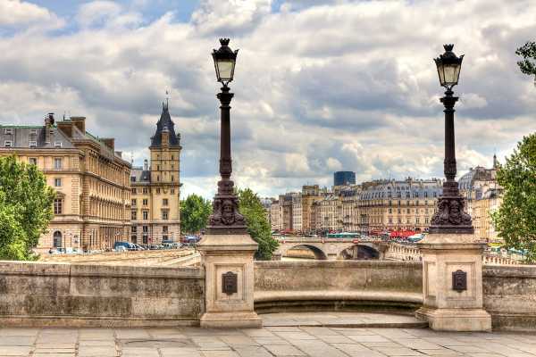 FREE Tour of Paris
