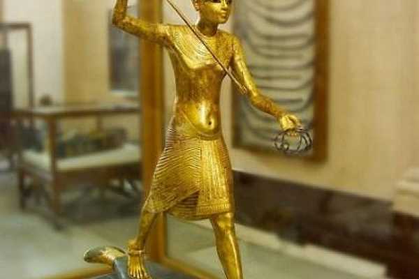Full Day tour to Pyramids and Egyptian Museum