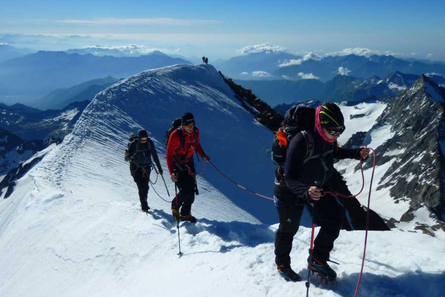 Saas-Fee Guides Weissmies traverse 4023m from Almageller hut