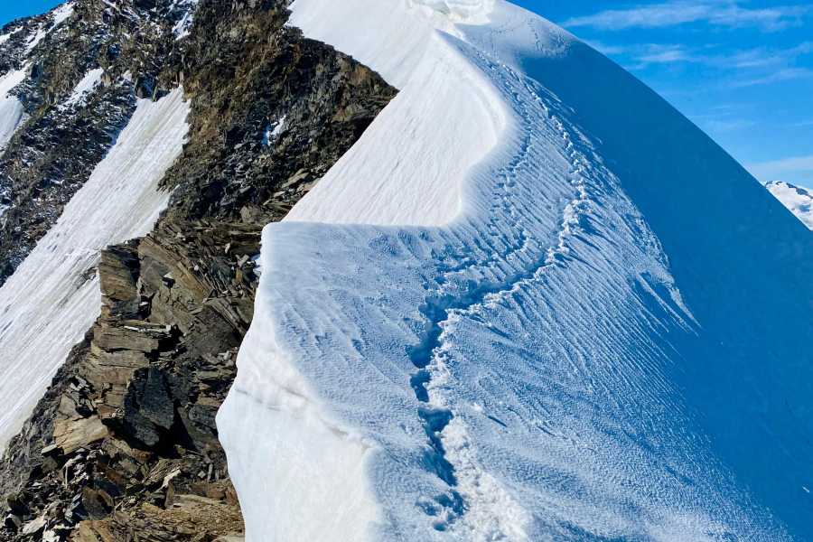 Saas-Fee Guides Weissmies traverse 4023m from Almageller hut