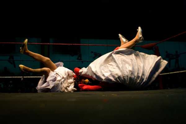 Cholita Wrestling