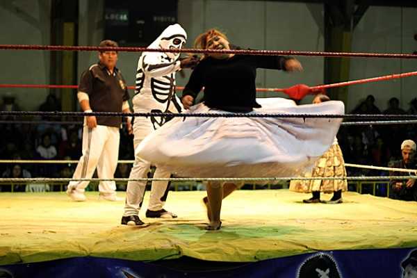 Cholita Wrestling