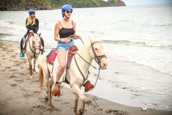 Beach Horseback Riding Tour