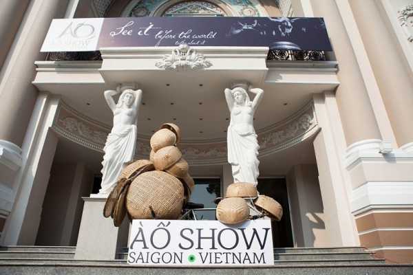 Saigon Night Life Dinner Cruise and AO Show - Tam Global Travel